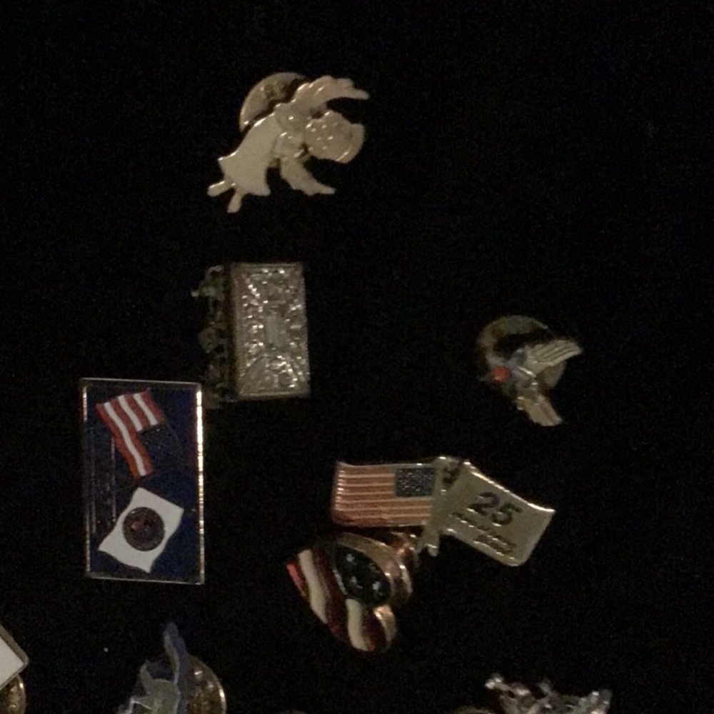 Assorted pins - Picture 2 of 4